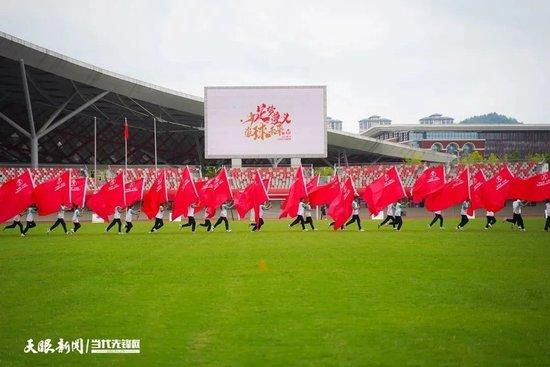 便开始在海外华人圈子里面招兵买马，万龙殿所有的战王、战将，几乎都是万破军的弟子。